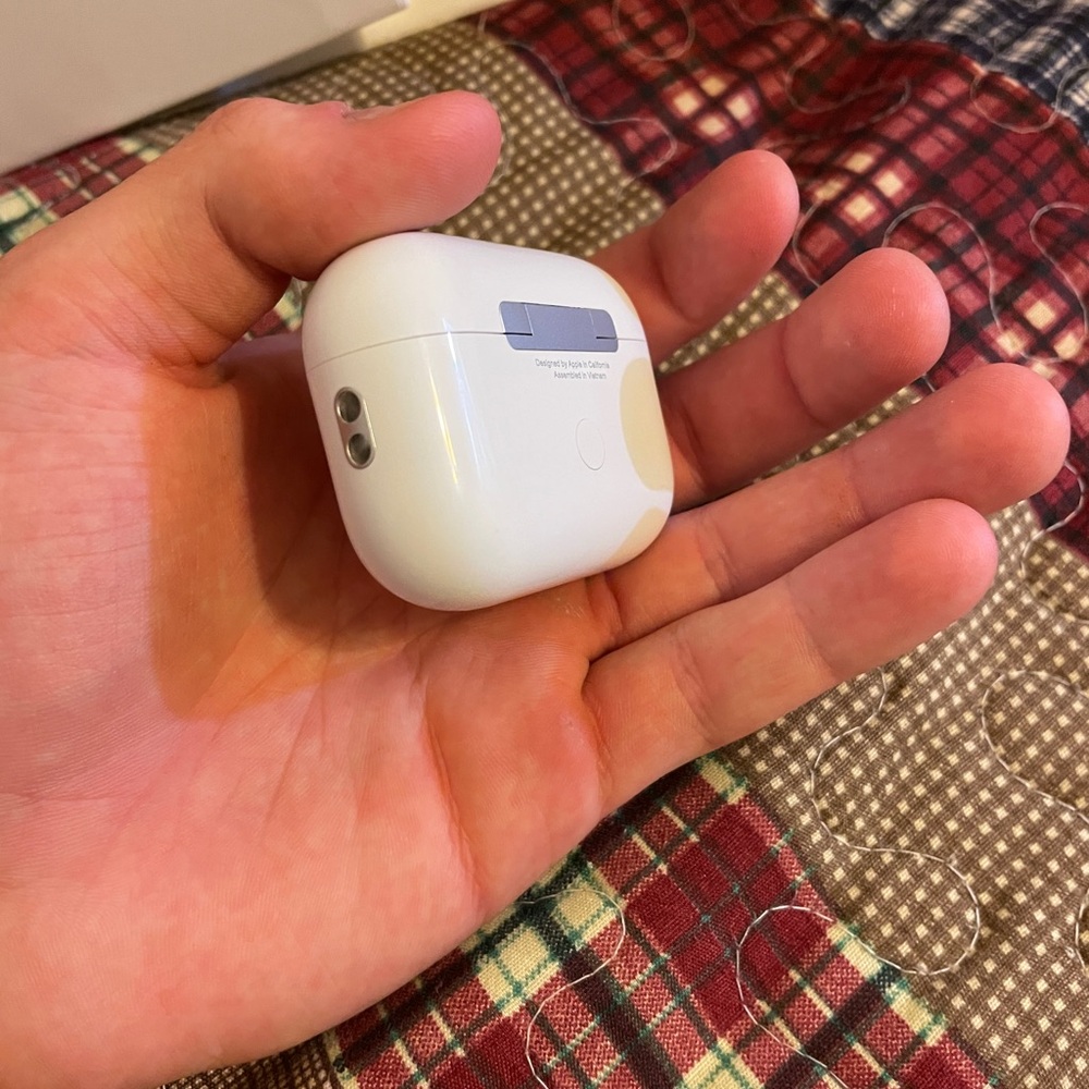 Wireless Earbuds Charging Case - White
